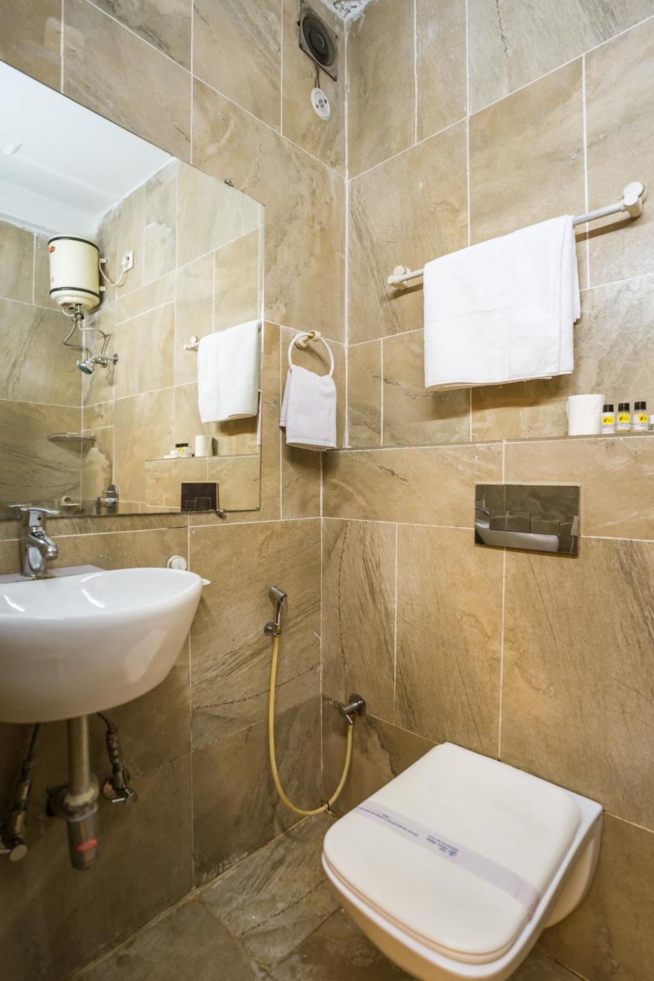 Tripli Hotels Silver Shine Varanasi Exterior photo